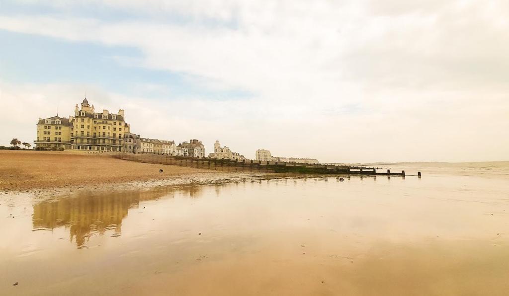 Beautiful Victorian Terraced House Villa Eastbourne Exteriör bild